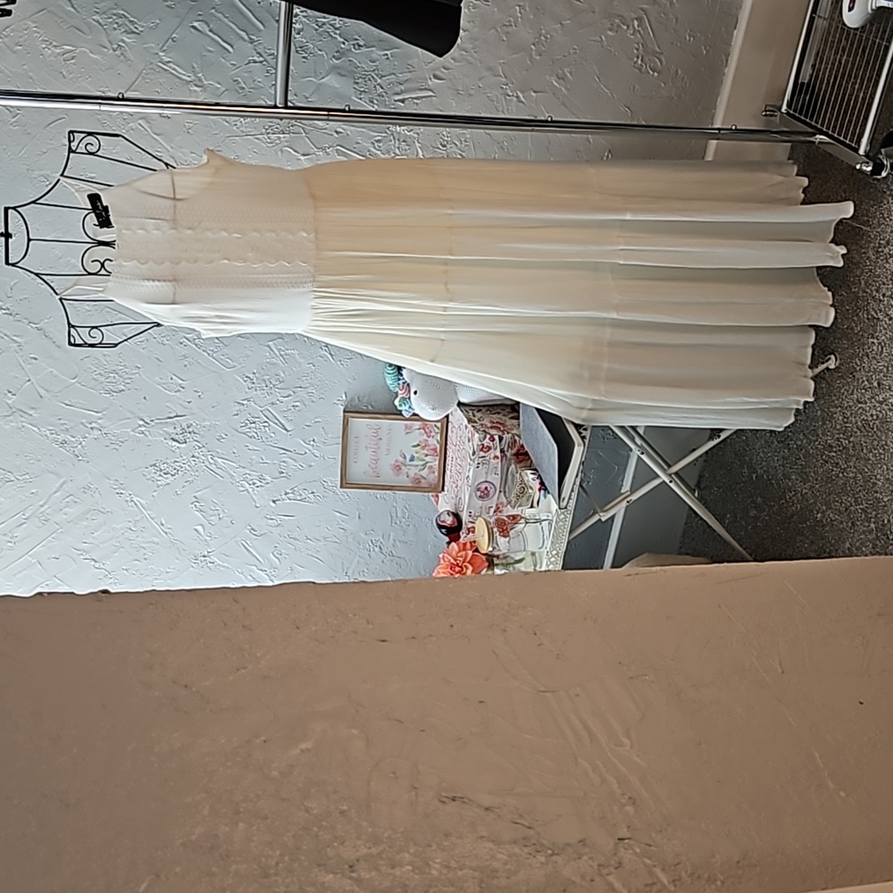 Lulu's cream halter style maxi dress. Size M.